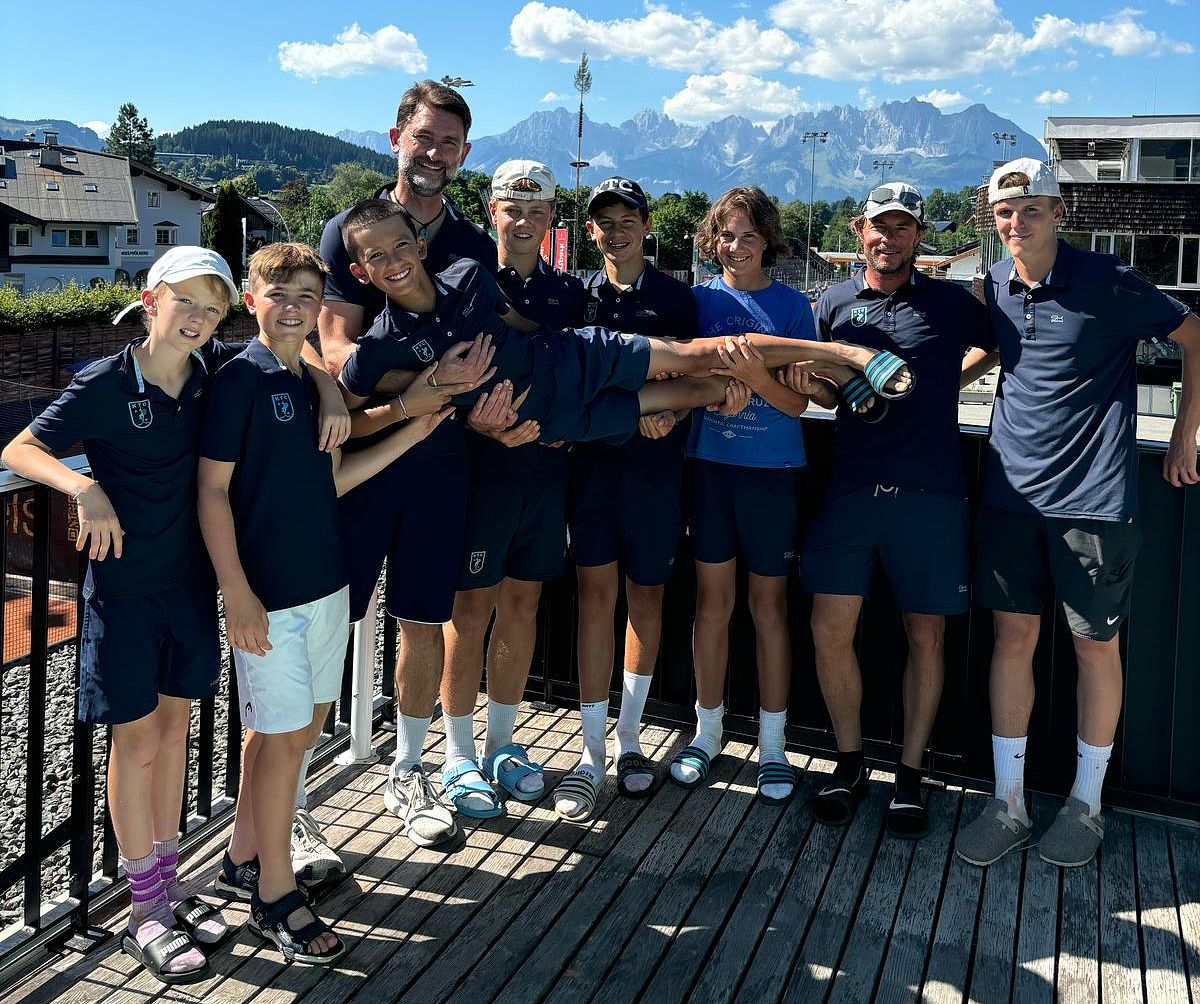 Wettschulden sind Ehrenschulden, wie Präsident Markus Bodner beweist