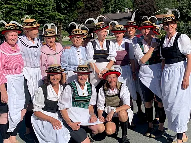 a-holzschuhdirndln1-37-2025-sandra-neumayer-4