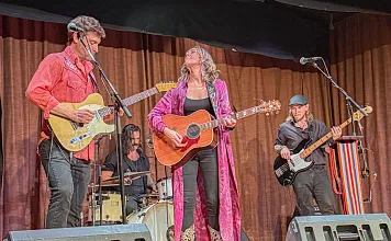 Amanda Rheaume und ihre Band aus Kanada