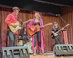 Amanda Rheaume und ihre Band aus Kanada