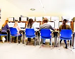 AMS Lehrstellensuche Symbolbild Jugend Computer