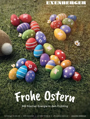 Bunte Ostereier mit Blumenmustern und Streifen liegen auf grünem Gras. Ein flauschiger Hasenschwanz ist am linken Rand zu sehen.