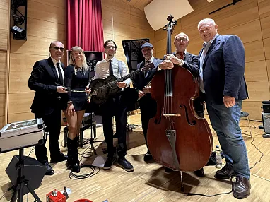 Boogie Kathi &amp; the muddy Bluesmen nach dem Konzert mit Sepp Obermoser_52_2025_Bianca Riegel.webp