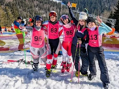Bundesmeisterinnen Ski Alpin 2026 – Hauser Denise, Hauser Lea, Exenberger Viktoria, Seisenbacher Sanja, Kamerolli Laura (vl).