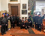 Der Knappenverein Oberndorf vor der eigenen Votivtafel