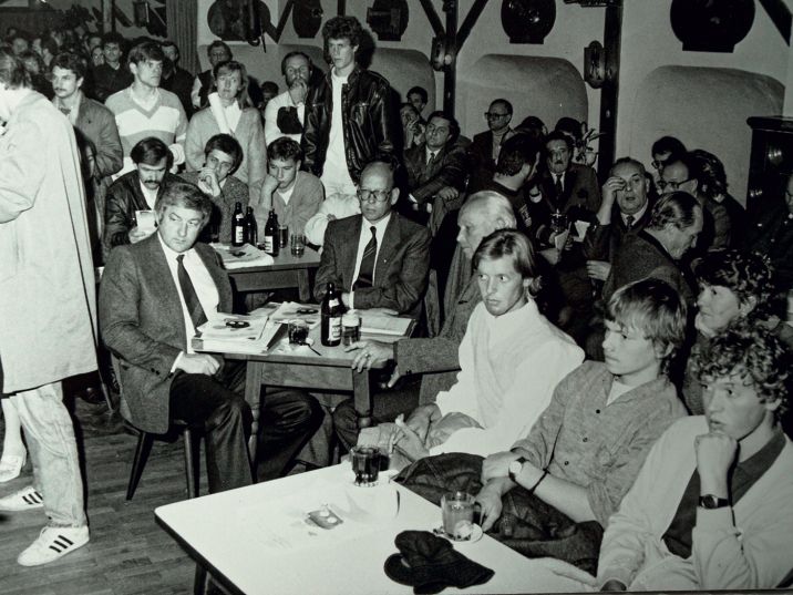 diskussionsabend-im-caf-praxmair-1