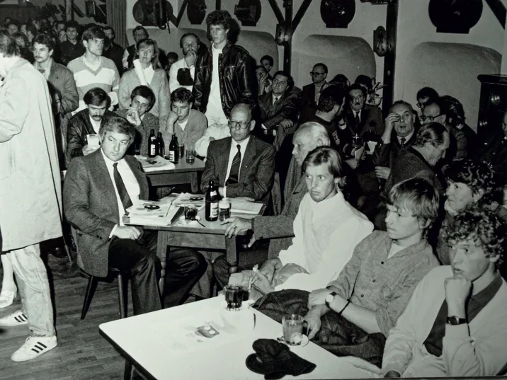 diskussionsabend-im-caf-praxmair-1