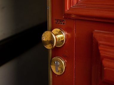 door-knob-5051139-4