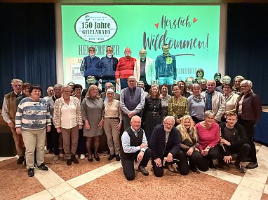 Fleissige Ausstllungshelfer.Giselabahn.webp