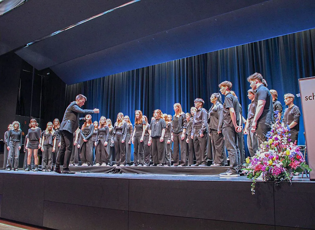 Gymnasium Landesjugendsingen Schulchor Chorios unter der Leitung von Daniel Neuschmid