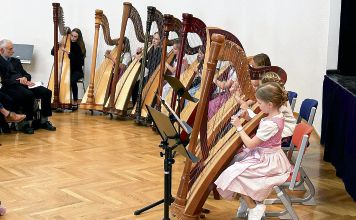 harfenensemble-20-2025-edith-mallaun-und-mirjam-schipflinger-2