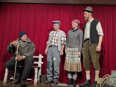 HB Kitzb_Das Glück erscheint den 3 Vagabunden_02_2026_Riegel