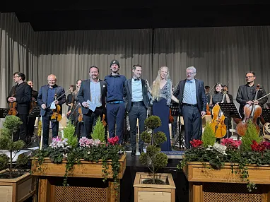 Konzertmeister Janusz Nykiel_Moderator Martin Papst_Beatboxer Paul Pichler_Tenor Martin Lechleitner_Sopran Martina Fender_Dirigent Gerhard Sammer