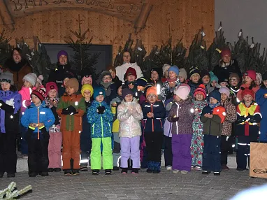 Nuaracher Dorfadvent_01_2026_Roswitha Woergoetter.JPG.webp