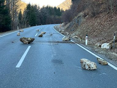 steinschlag-11-2025-strassenmeisterei-4