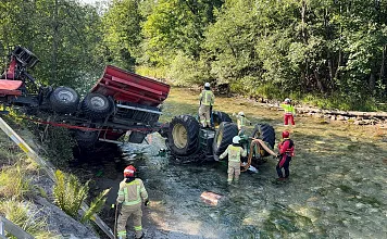 Traktorabsturz Ache Fieberbrunn_FF St. Johann