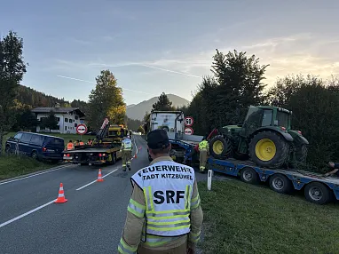 Verkehrsunfall Gundhabing Traktor Feuerwehr Kitzbühel
