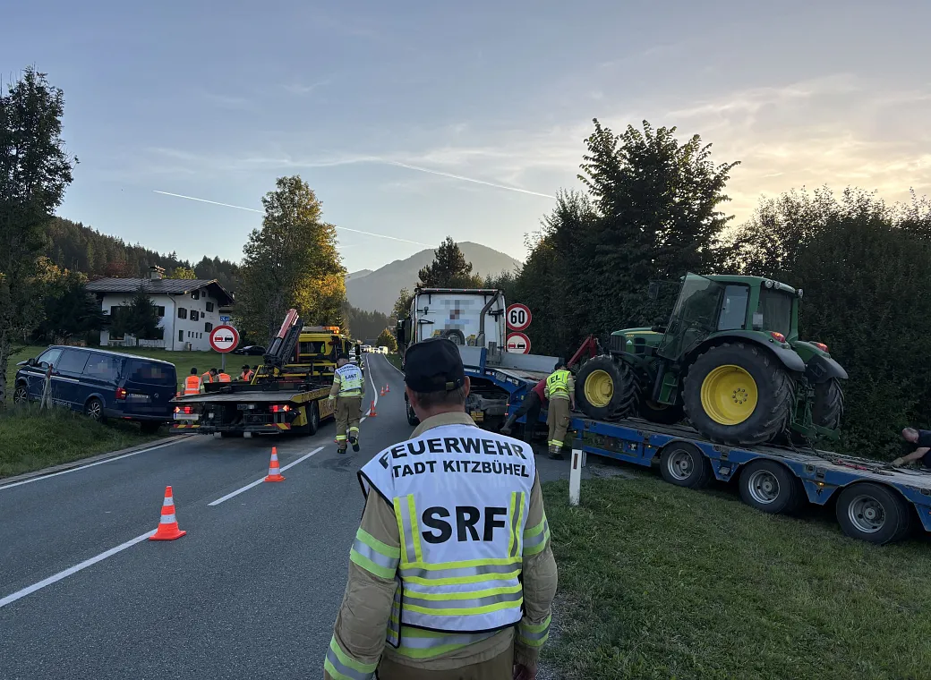 Verkehrsunfall Gundhabing Traktor Feuerwehr Kitzbühel