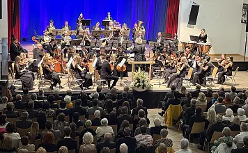 Voller Saal in Kössen