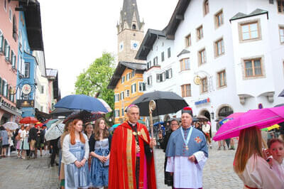 Besuch von Erzbischof Georg Gänswein Bild 4