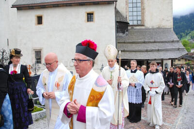 Besuch von Erzbischof Georg Gänswein Bild 1