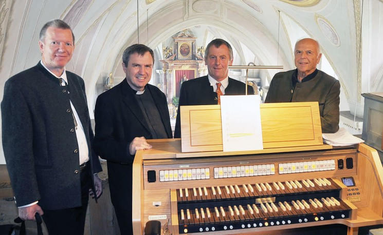 Elektro-Orgel-wurde-eingeweiht