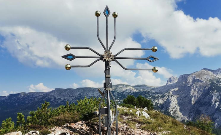 Neues-Gipfelkreuz-fuer-den-Grossen-Bruder