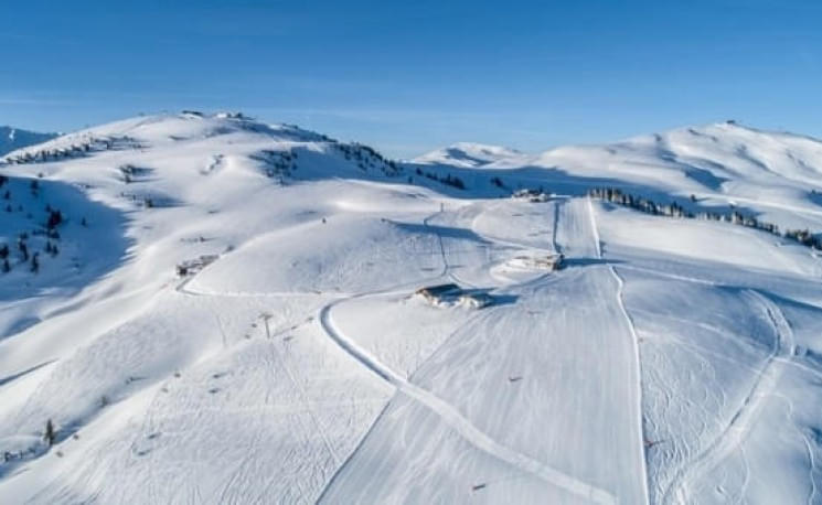Skitourengeher-auf-der-Resterhoehe-herzlich-willkommen