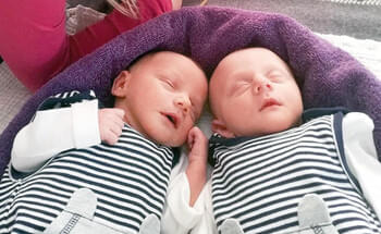 Neujahrsbabys-sind-Zwillinge